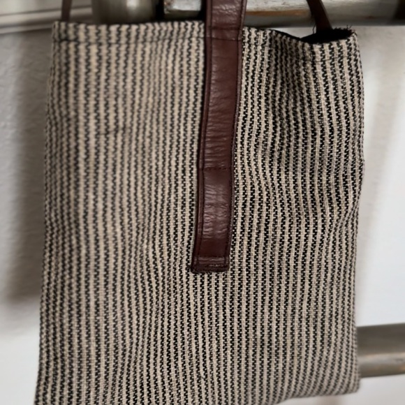 A Classy Chic Boutique Brown and Cream Shoulder Bag - Picture 4 of 4